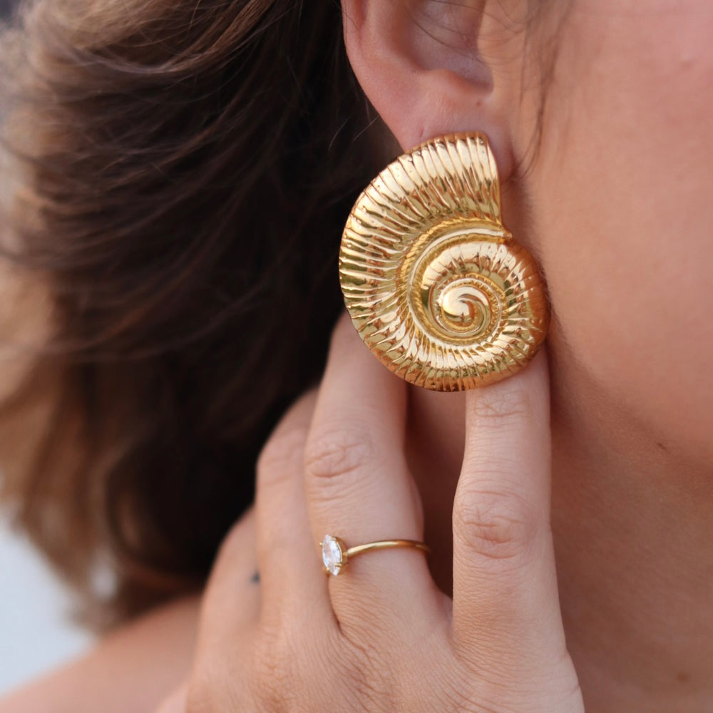 Elle Conch Shell Large Stud Earrings