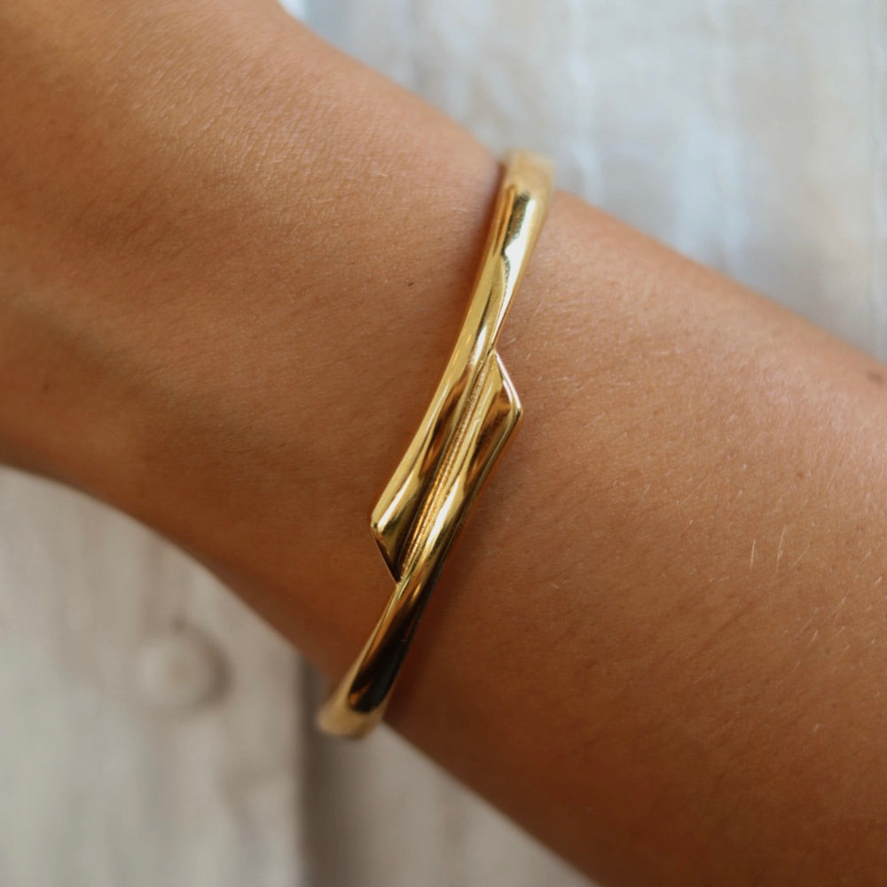 Clara Vintage Gold Bangle