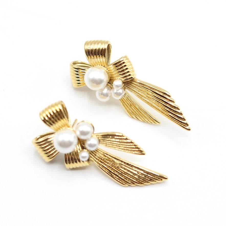 Everly Pearl Bow Earrings