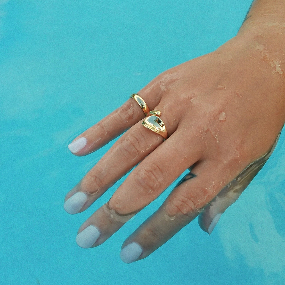 
                      
                        Flora Simple Gold Band Ring
                      
                    