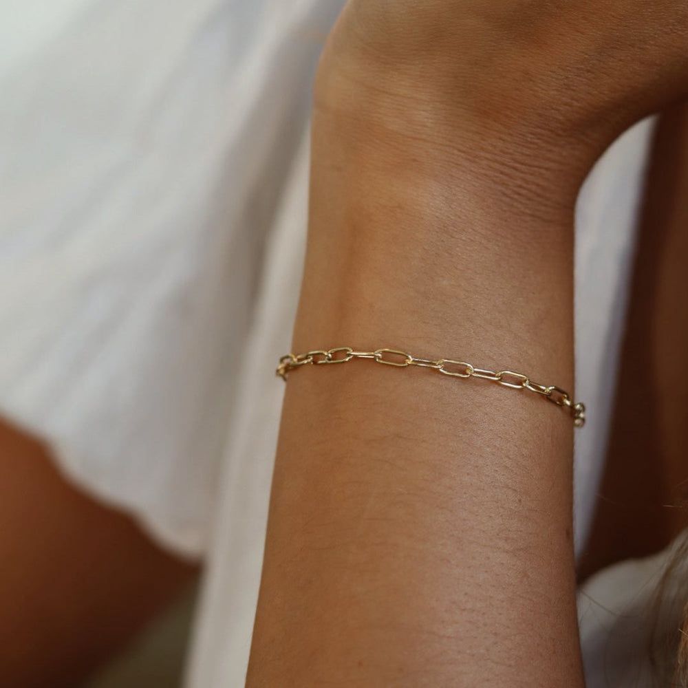 Victoria Thin Dainty Paperclip Bracelet