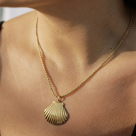 Delphine Shell Pendant Necklace